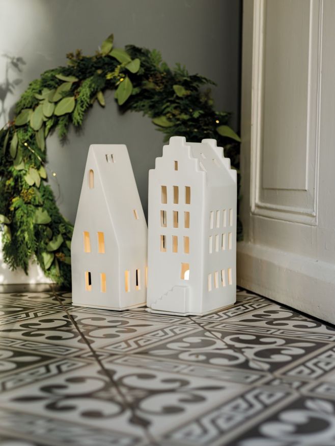 Porcelánové domečky jsou trendy už nějaký čas a dobrá zpráva je, že stále “frčí” a vy si díky tomu můžete dokupovat další...